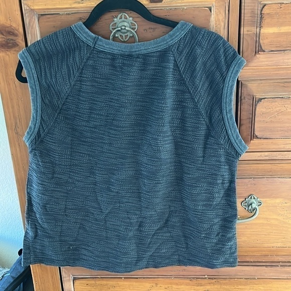 NWT Universal Thread Women’s Charcoal Gray Sleeveless Top Size Medium - Picture 6 of 9